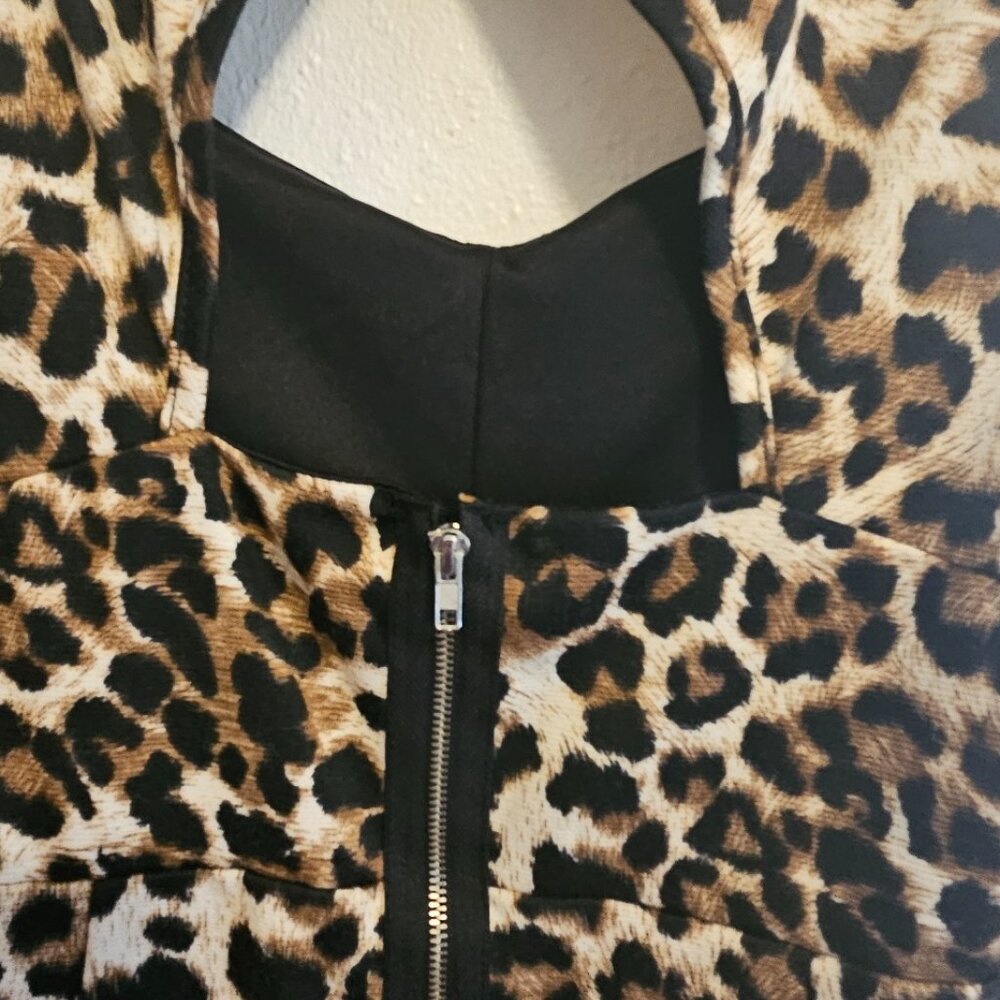 Torrid Leopard Print Sweetheart Neckline Sleeveless Peplum Plus Size 1X - Picture 3 of 3